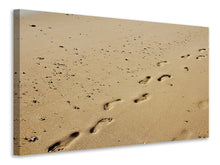Laden Sie das Bild in den Galerie-Viewer, Leinwandbild Fußspuren im Sand