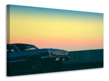Laden Sie das Bild in den Galerie-Viewer, Leinwandbild Oldtimer im Abendlicht
