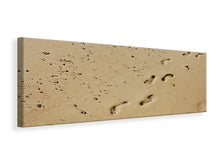 Laden Sie das Bild in den Galerie-Viewer, Leinwandbild Panorama Fußspuren im Sand