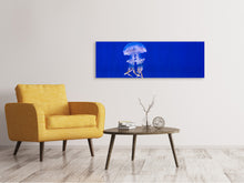 Laden Sie das Bild in den Galerie-Viewer, Leinwandbild Panorama Leuchtende Qualle