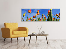 Laden Sie das Bild in den Galerie-Viewer, Leinwandbild Panorama Tulpen ragen zum Himmel