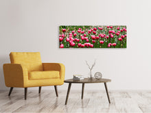 Laden Sie das Bild in den Galerie-Viewer, Leinwandbild Panorama Wildes Tulpenfeld