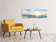 Laden Sie das Bild in den Galerie-Viewer, Leinwandbild Panorama Die Möwen und das Meer bei Sonnenaufgang