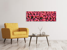 Laden Sie das Bild in den Galerie-Viewer, Leinwandbild Panorama Üppiges Tulpenfeld