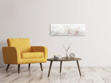 Laden Sie das Bild in den Galerie-Viewer, Leinwandbild Panorama Weisse Rosen im Morgentau