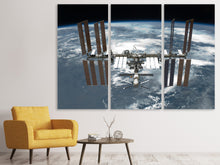 Laden Sie das Bild in den Galerie-Viewer, Leinwandbild 3-teilig Ein Satellit