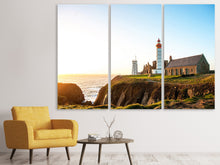 Laden Sie das Bild in den Galerie-Viewer, Leinwandbild 3-teilig Der Leuchtturm bei Sonnenaufgang