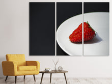 Laden Sie das Bild in den Galerie-Viewer, Leinwandbild 3-teilig Eine Erdbeere