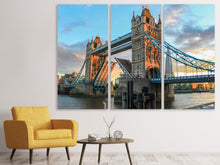 Laden Sie das Bild in den Galerie-Viewer, Leinwandbild 3-teilig Tower Bridge in der Abenddämmerung