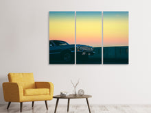 Laden Sie das Bild in den Galerie-Viewer, Leinwandbild 3-teilig Oldtimer im Abendlicht