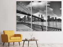 Laden Sie das Bild in den Galerie-Viewer, Leinwandbild 3-teilig Skyline Schwarzweissfotografie Brooklyn Bridge NY