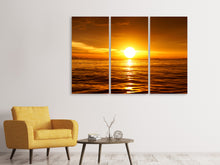 Laden Sie das Bild in den Galerie-Viewer, Leinwandbild 3-teilig Glühender Sonnenuntergang am Wasser