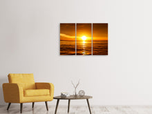 Laden Sie das Bild in den Galerie-Viewer, Leinwandbild 3-teilig Glühender Sonnenuntergang am Wasser