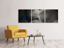 Laden Sie das Bild in den Galerie-Viewer, Panorama Leinwandbild 3-teilig Unheimliche Quallen
