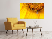 Laden Sie das Bild in den Galerie-Viewer, Leinwandbild Close up Gelbe Knospe