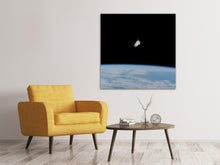 Laden Sie das Bild in den Galerie-Viewer, Leinwandbild Einsamer Astronaut im All