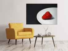Laden Sie das Bild in den Galerie-Viewer, Leinwandbild Eine Erdbeere