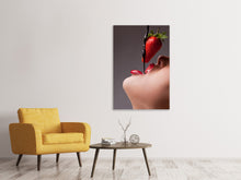 Laden Sie das Bild in den Galerie-Viewer, Leinwandbild Erdbeer-Kuss