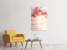 Laden Sie das Bild in den Galerie-Viewer, Leinwandbild Rosen-Blütenblätter