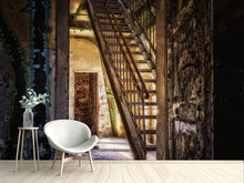 Laden Sie das Bild in den Galerie-Viewer, Fototapete Alte Treppe