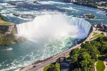 Laden Sie das Bild in den Galerie-Viewer, Fototapete Atemberaubender Wasserfall