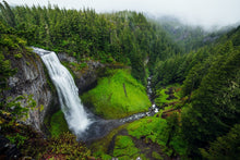 Laden Sie das Bild in den Galerie-Viewer, Fototapete Ausblick Wasserfall