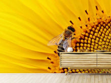 Laden Sie das Bild in den Galerie-Viewer, Fototapete Biene auf der Sonnenblume