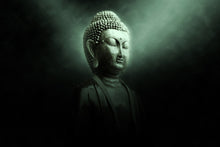 Laden Sie das Bild in den Galerie-Viewer, Fototapete Buddha im mystischen Licht