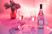 Laden Sie das Bild in den Galerie-Viewer, Fototapete Cheers in rosa-rot