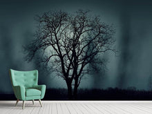 Laden Sie das Bild in den Galerie-Viewer, Fototapete Der Baum in Dunkelheit