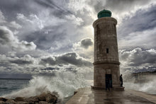 Laden Sie das Bild in den Galerie-Viewer, Fototapete Der Leuchtturm in Marseille