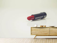 Laden Sie das Bild in den Galerie-Viewer, Fototapete Der Lippenstift