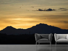 Laden Sie das Bild in den Galerie-Viewer, Fototapete Der Sonnenaufgang in den Bergen