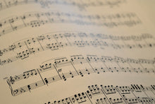Laden Sie das Bild in den Galerie-Viewer, Fototapete Die Musiknoten