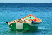 Laden Sie das Bild in den Galerie-Viewer, Fototapete Ein Fischerboot