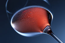 Laden Sie das Bild in den Galerie-Viewer, Fototapete Ein Glas Rose