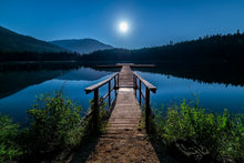 Laden Sie das Bild in den Galerie-Viewer, Fototapete Eine Nacht bei Vollmond
