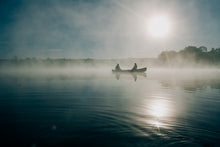 Laden Sie das Bild in den Galerie-Viewer, Fototapete Fischer im Sonnenaufgang
