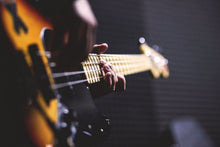 Laden Sie das Bild in den Galerie-Viewer, Fototapete Gitarrenspieler