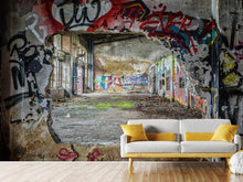 Laden Sie das Bild in den Galerie-Viewer, Fototapete Graffiti in alter Lagerhalle