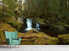 Laden Sie das Bild in den Galerie-Viewer, Fototapete Kleiner Wasserfall im Wald