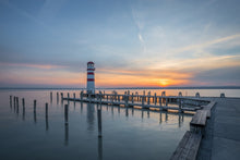 Laden Sie das Bild in den Galerie-Viewer, Fototapete Leuchtturm im Sonnenuntergang