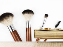 Laden Sie das Bild in den Galerie-Viewer, Fototapete Make-up Pinsel