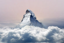 Laden Sie das Bild in den Galerie-Viewer, Fototapete Matterhorn in Wolken
