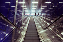 Laden Sie das Bild in den Galerie-Viewer, Fototapete Moderne Rolltreppen