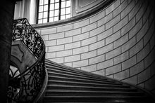 Laden Sie das Bild in den Galerie-Viewer, Fototapete Noble Treppe