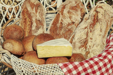 Laden Sie das Bild in den Galerie-Viewer, Fototapete Picknick Brotkorb 