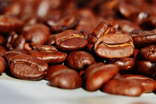 Laden Sie das Bild in den Galerie-Viewer, Fototapete Riesen Kaffeebohnen