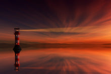 Laden Sie das Bild in den Galerie-Viewer, Fototapete Roter Himmel am Leuchtturm