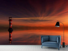 Laden Sie das Bild in den Galerie-Viewer, Fototapete Roter Himmel am Leuchtturm